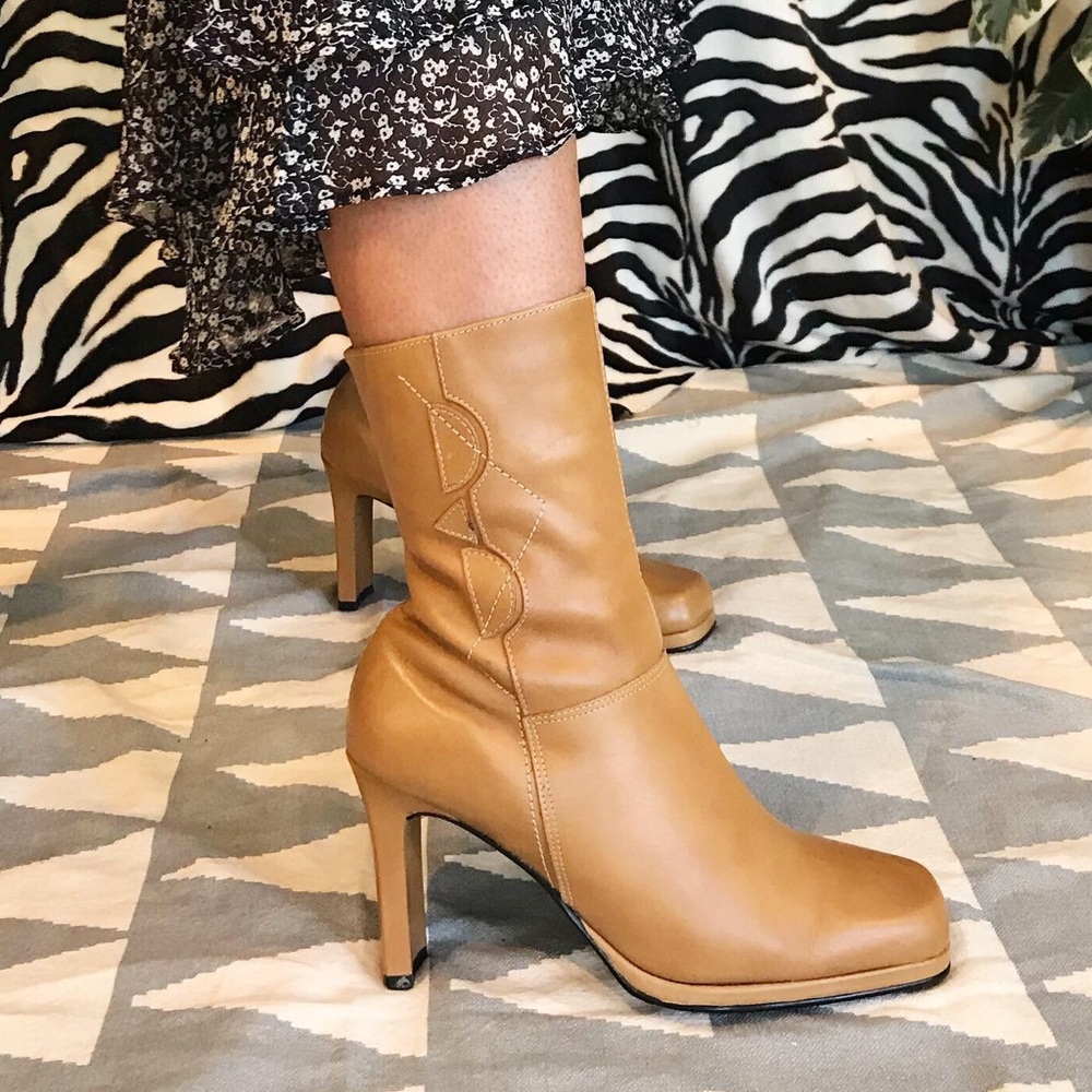 Y2K Tan leather fly girl boots 9
